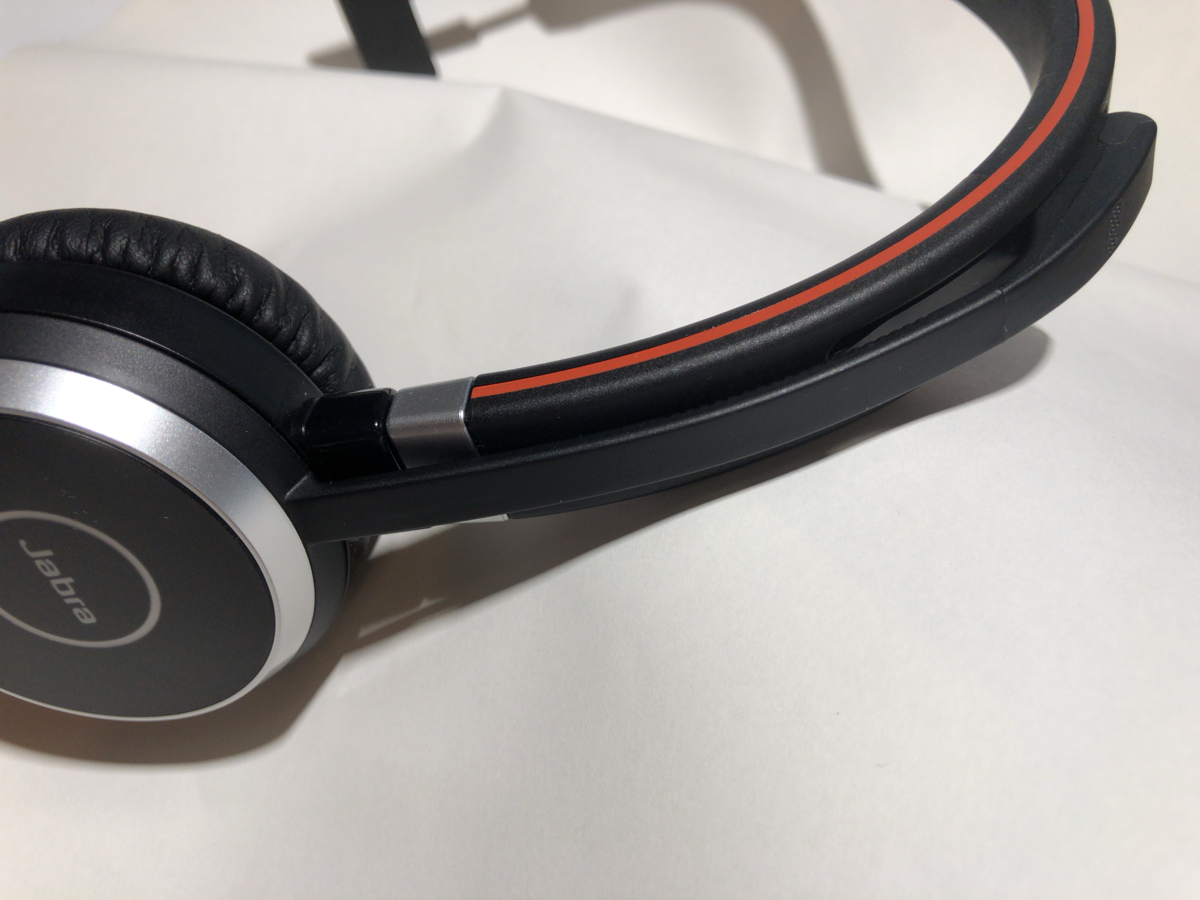 写真：Jabra EVOLVE 40マイク固定部分